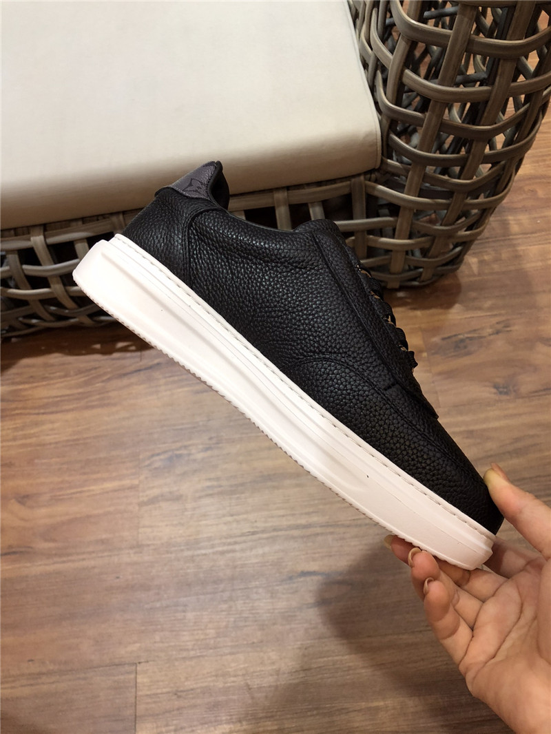 Louis Vuitton Men SNEAKER