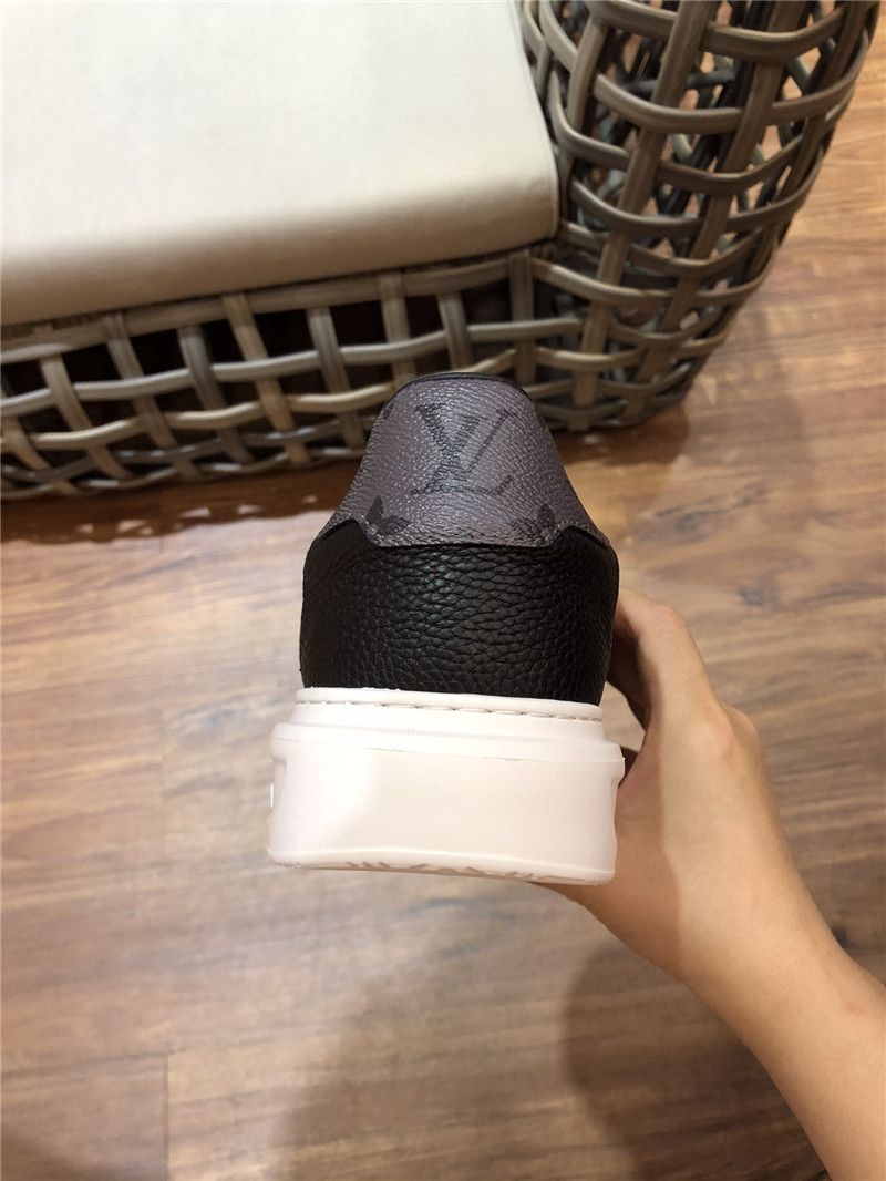 Louis Vuitton Men SNEAKER