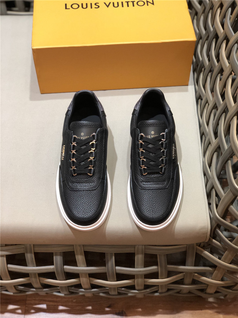 Louis Vuitton Men SNEAKER