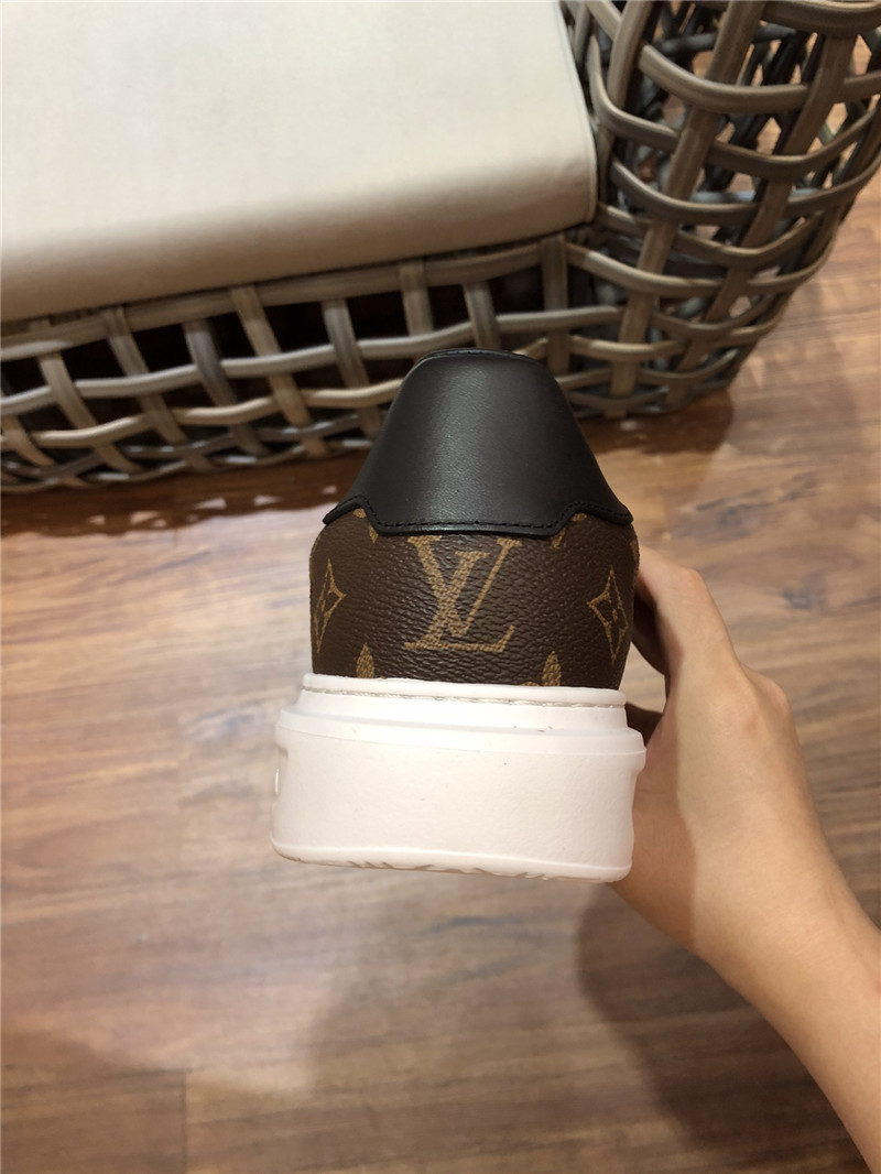 Louis Vuitton Men SNEAKER