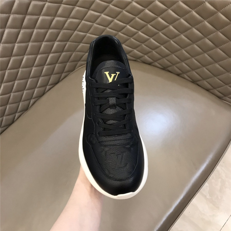 Louis Vuitton Men SNEAKER