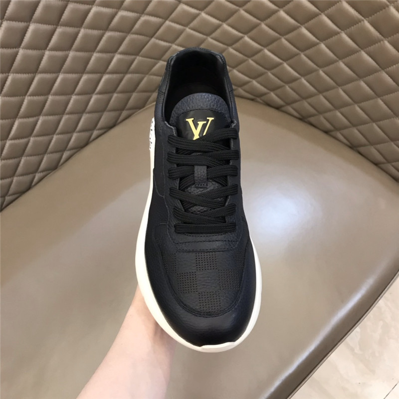 Louis Vuitton Men SNEAKER