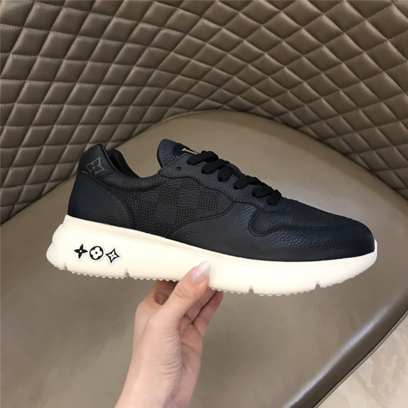 Louis Vuitton Men SNEAKER