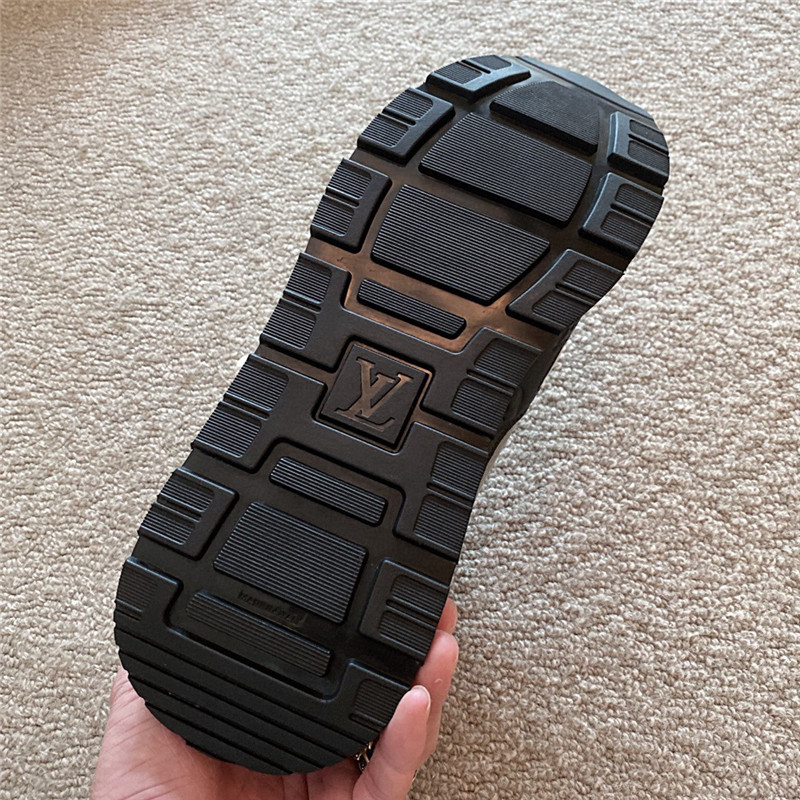 Louis Vuitton Men SNEAKER