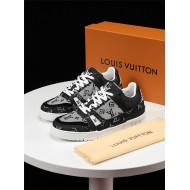 Louis Vuitton Men SNEAKER