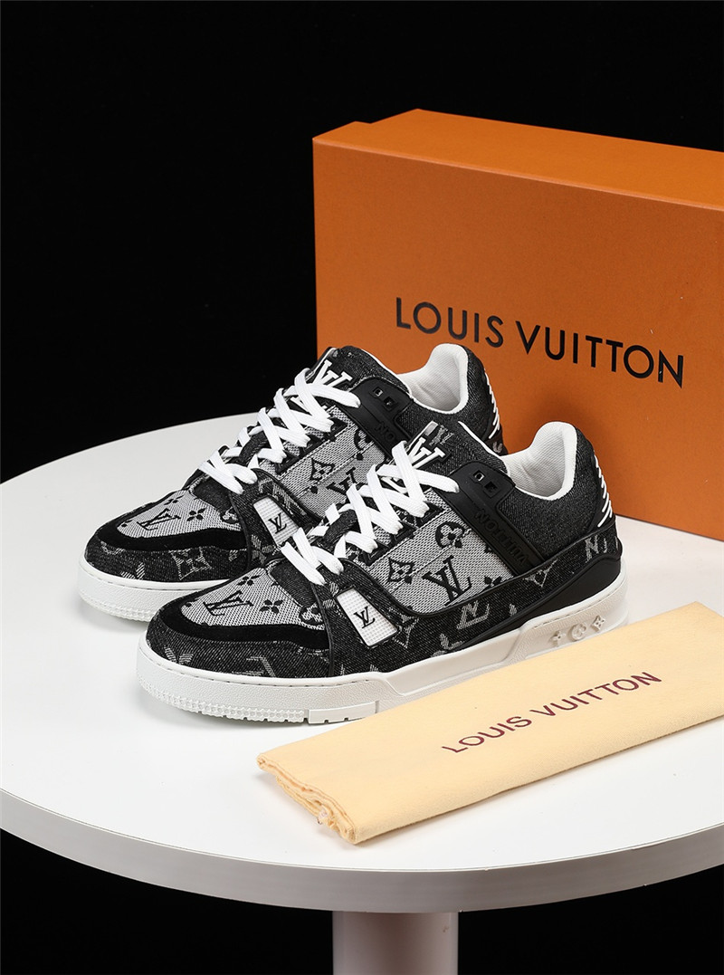 Louis Vuitton Men SNEAKER