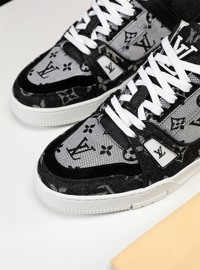 Louis Vuitton Men SNEAKER