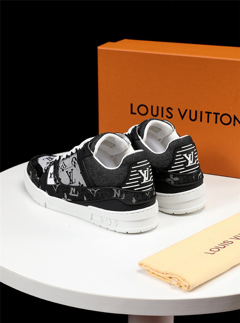 Louis Vuitton Men SNEAKER