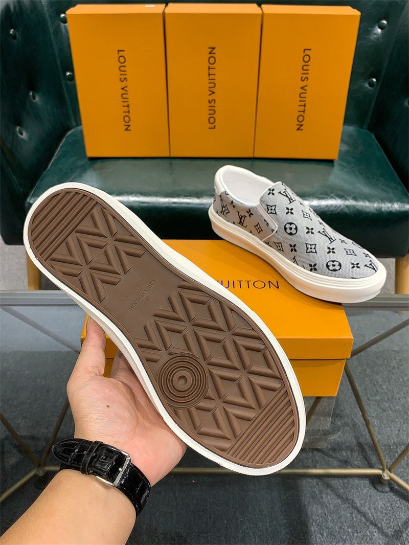 Louis Vuitton Men SNEAKER