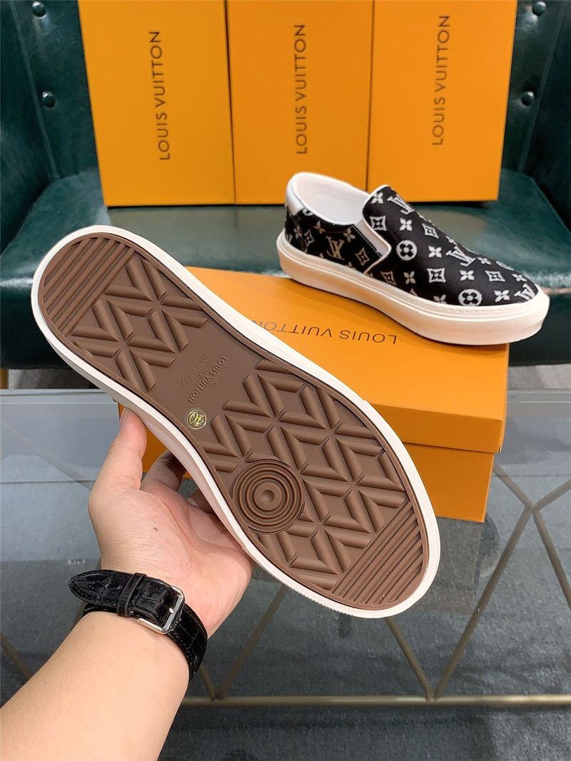 Louis Vuitton Men SNEAKER