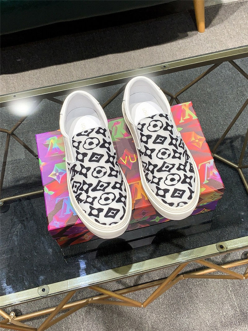 Louis Vuitton Men SNEAKER