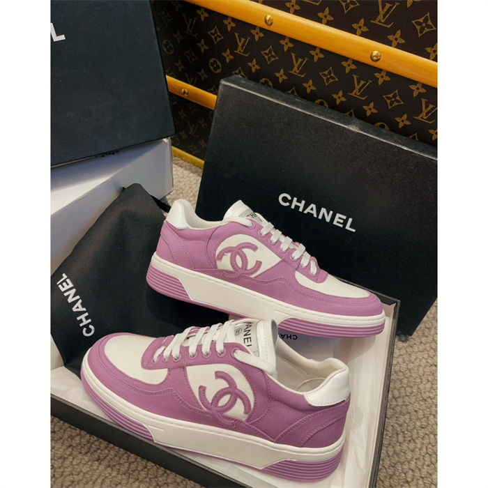 Chanel Women's Sneakers G46011