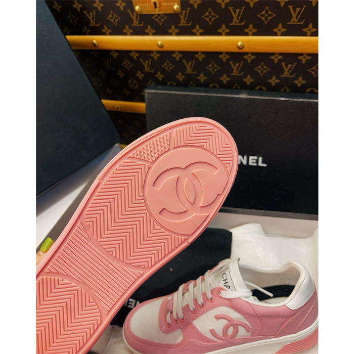 Chanel Women's Sneakers G46011