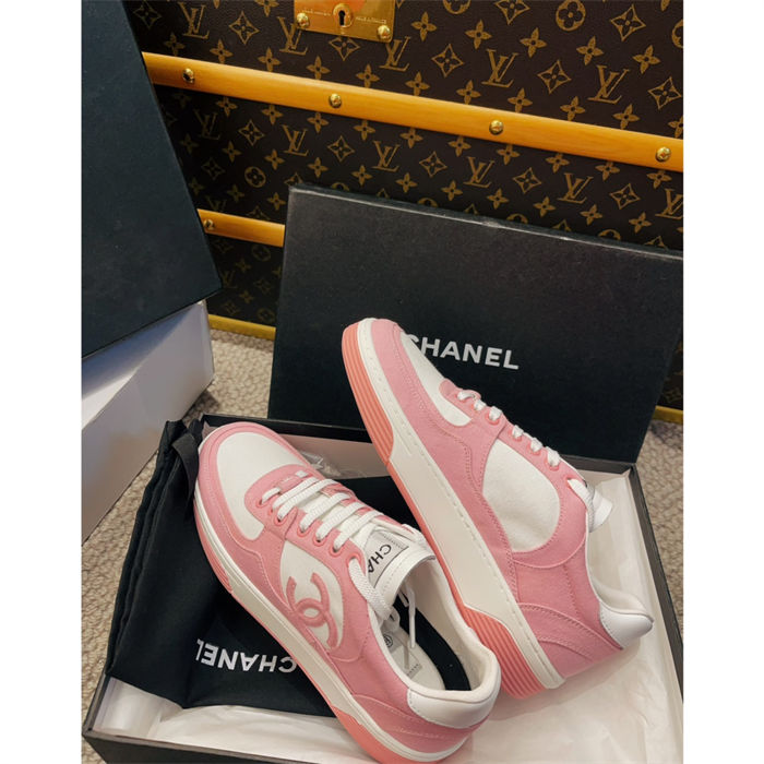 Chanel Women's Sneakers G46011