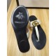 Gucci WOMEN'S THONG SANDAL WITH DOUBLE G