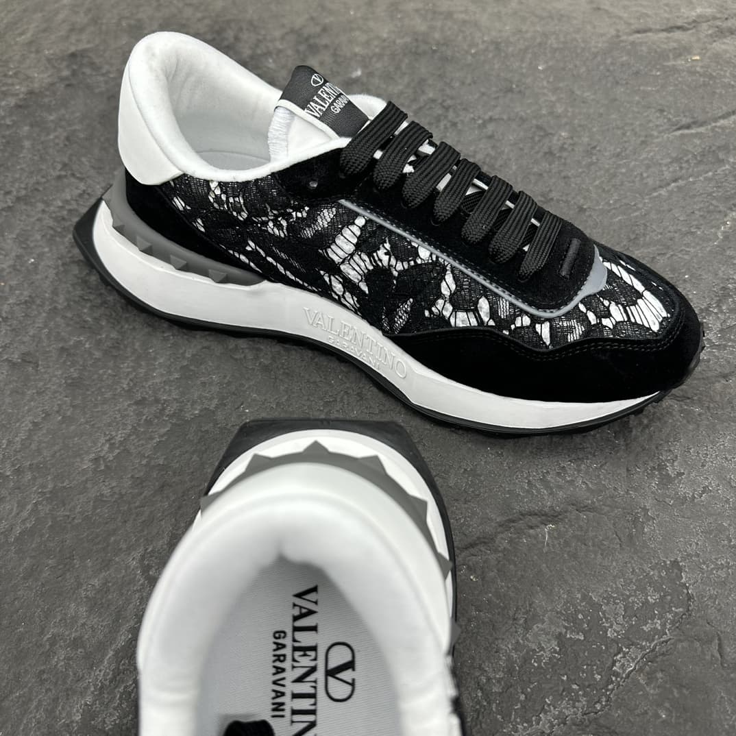 Valentino Garavani Lacerunner Sneakers