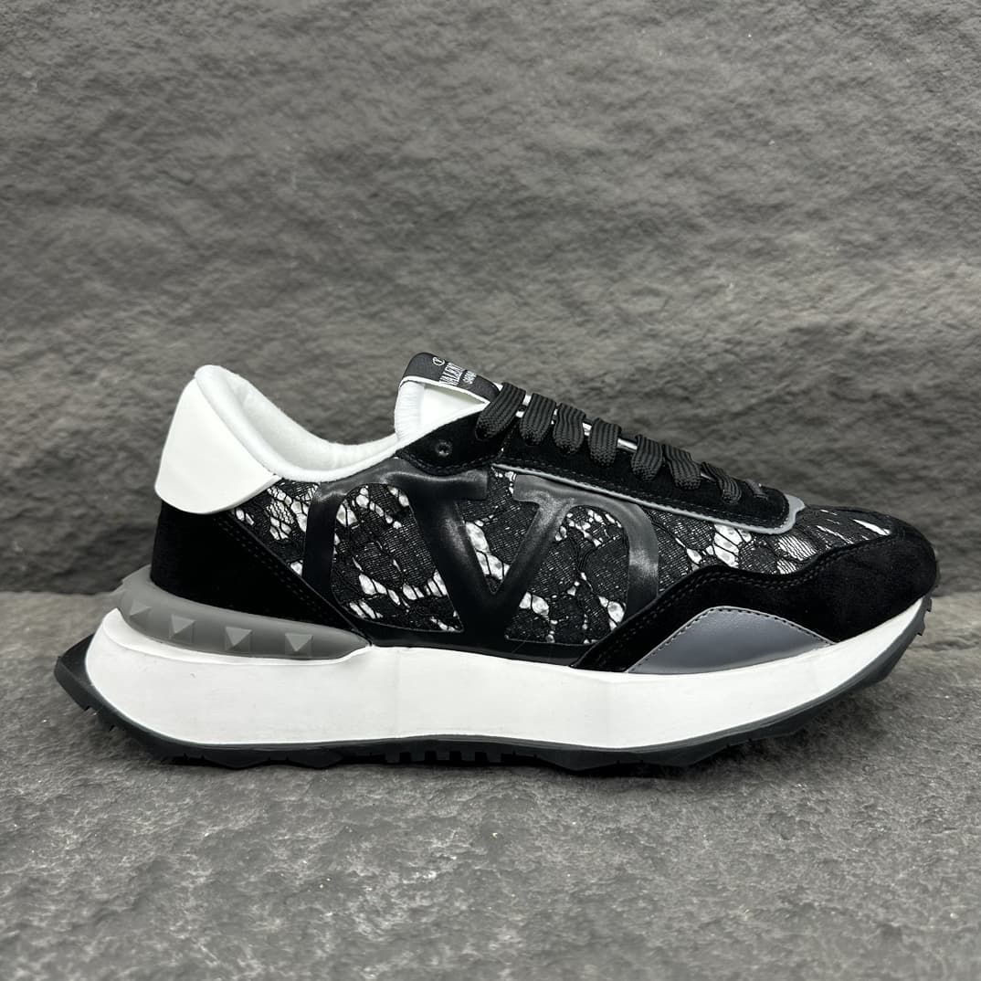 Valentino Garavani Lacerunner Sneakers